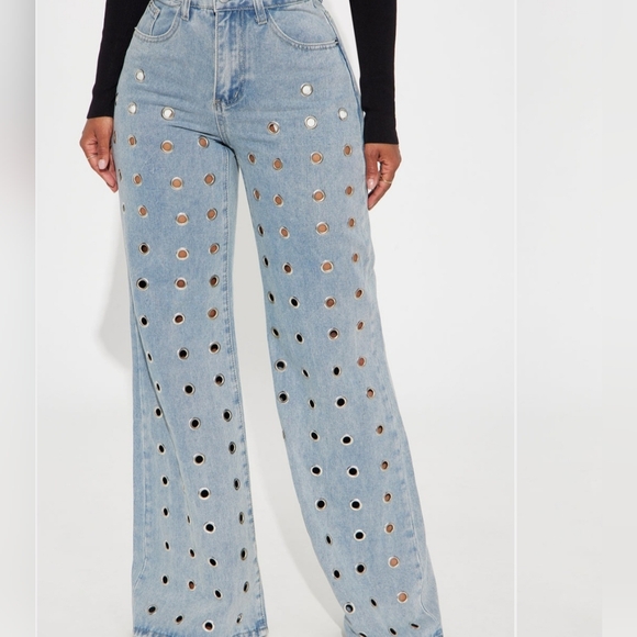 Fashion Nova Denim - Chic Light Blue Women's Flare Jeans with Grommet Hardware Design